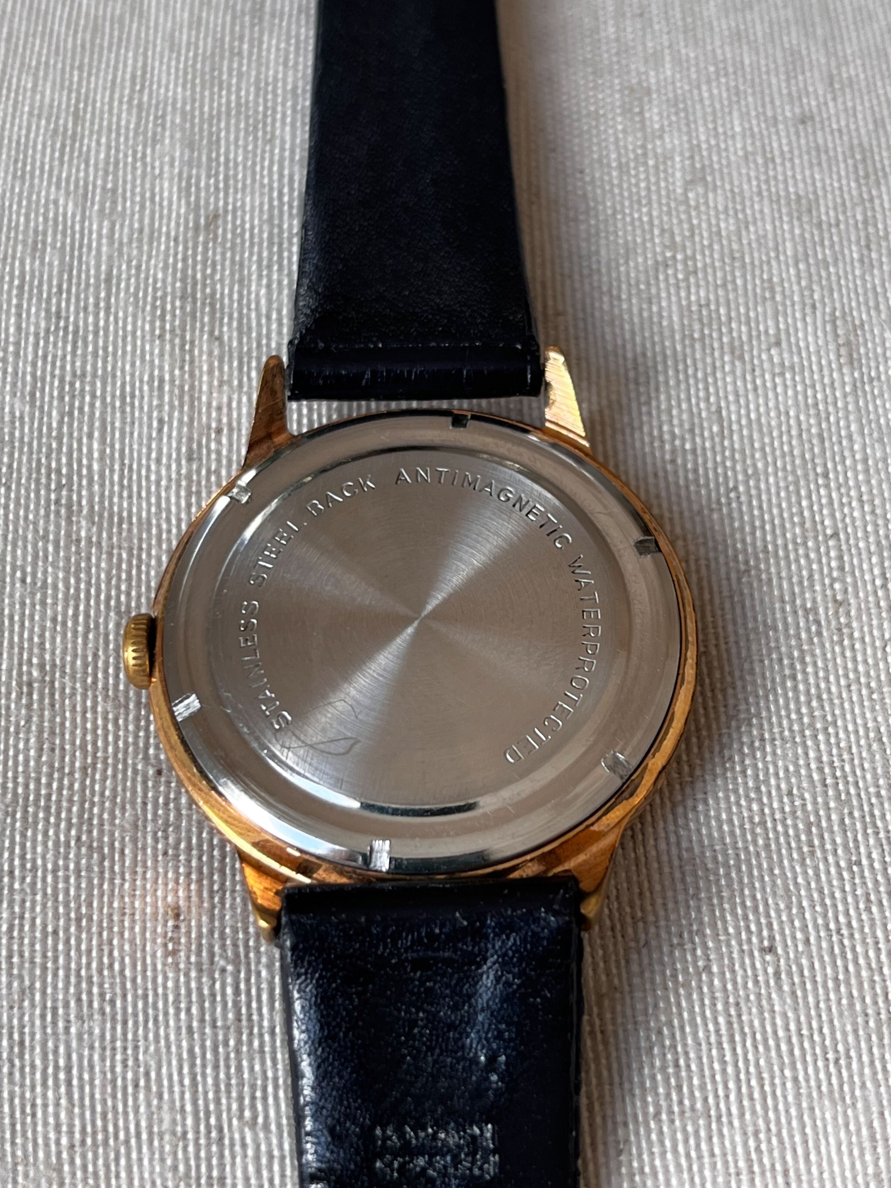 1950 Aurore boîtier facetté