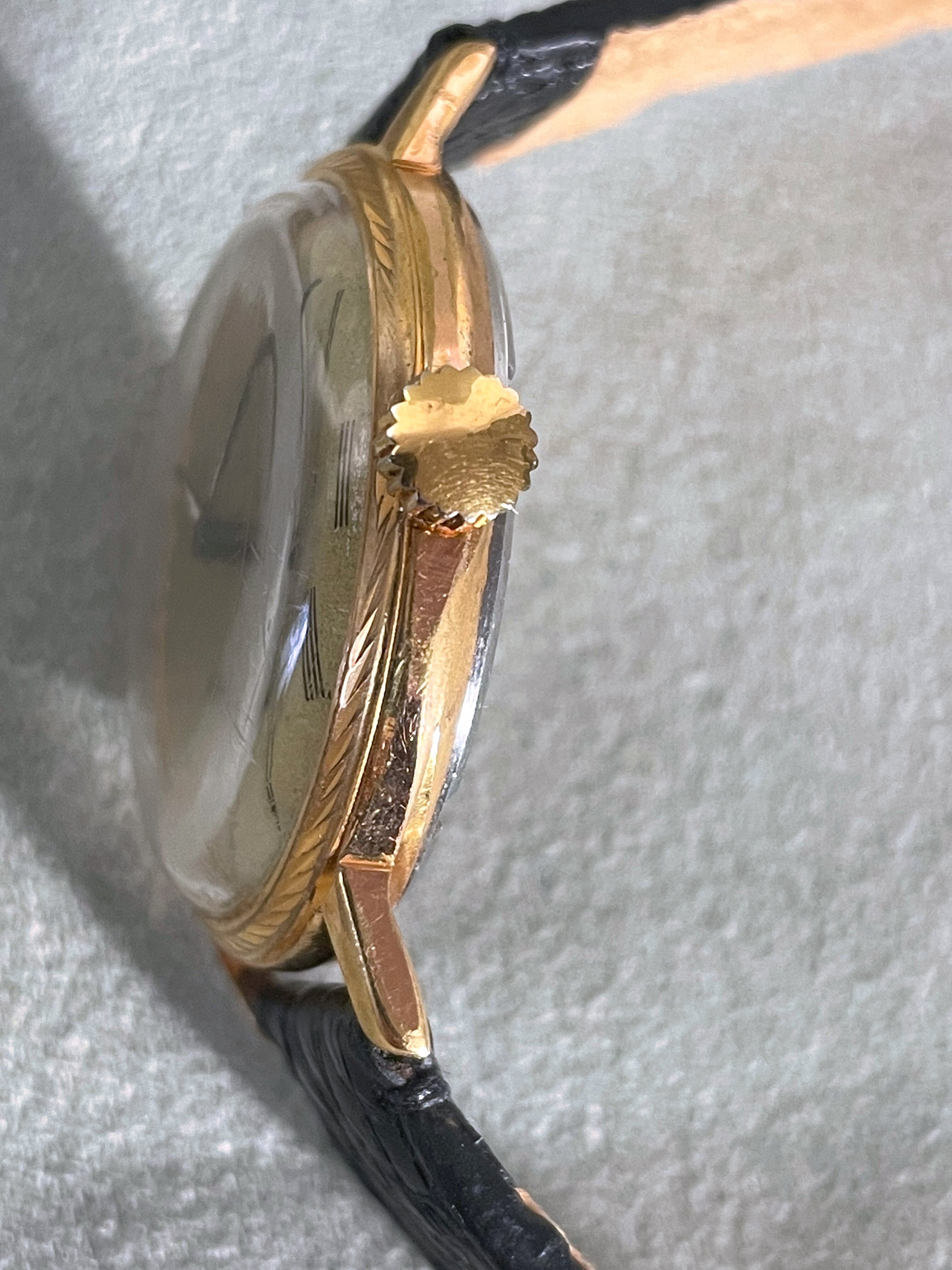 1950 Orgus dorée chiffres romains