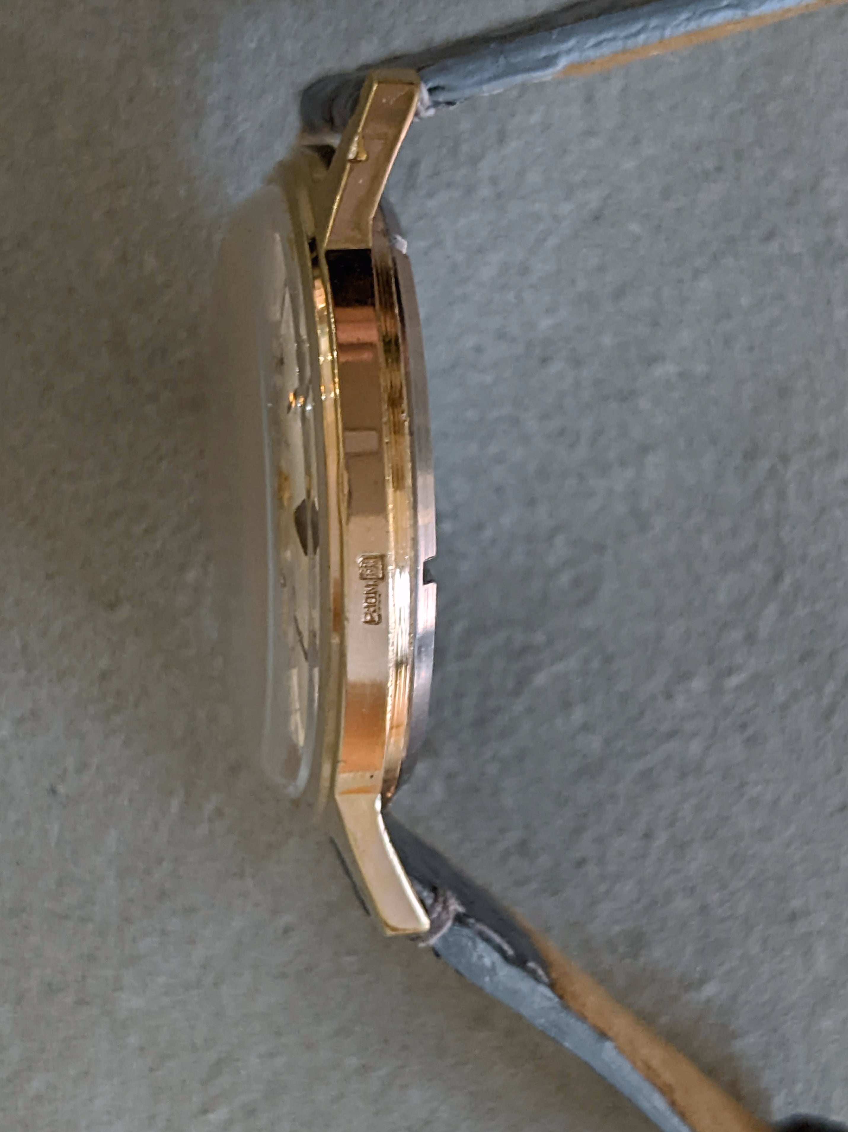 1960 Exactly dorée